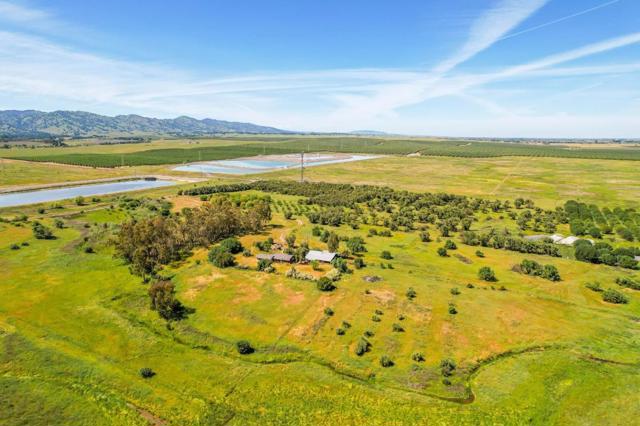 27643 County Road 88, Winters CA: https://media.crmls.org/mediaz/feb62a56-dd73-4cbb-9787-4aa4780f2077.jpg