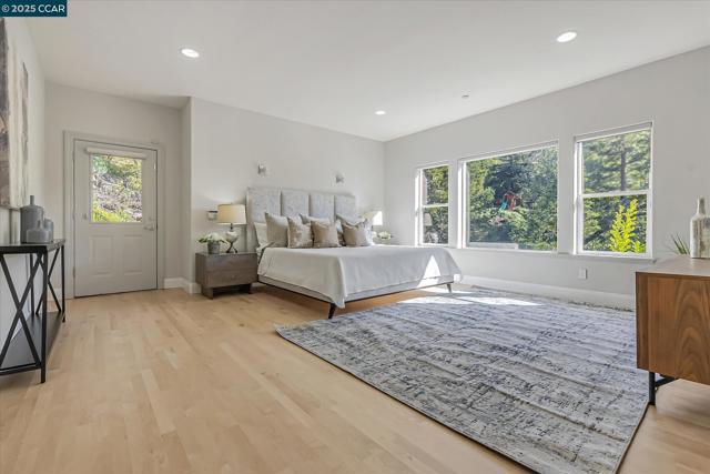 4 Berrybrook Hollow, Orinda CA: https://media.crmls.org/mediaz/feb65ae0-f35f-42cc-a083-2880e0fa0ef3.jpg