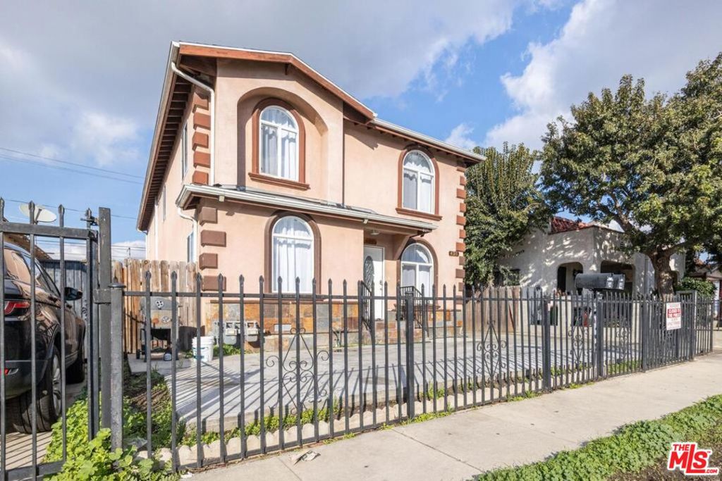 819 E 73rd Street, Los Angeles, CA 90001