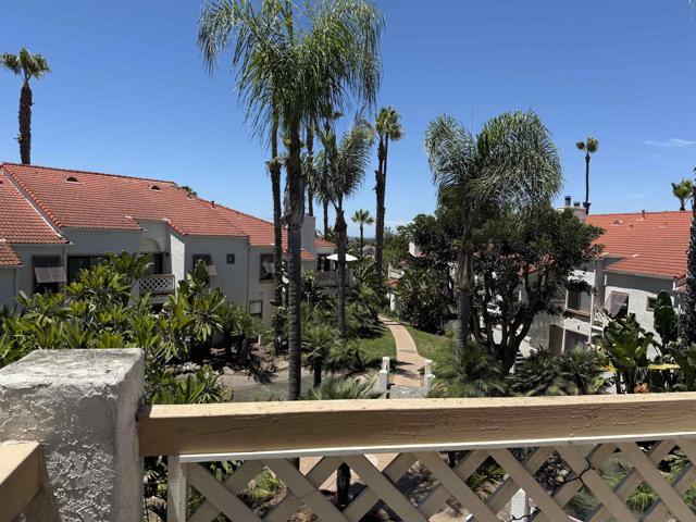 9342 Twin Trails Drive, San Diego CA: https://media.crmls.org/mediaz/feb6ba54-84b9-44be-b75a-64ac6d77438e.jpg