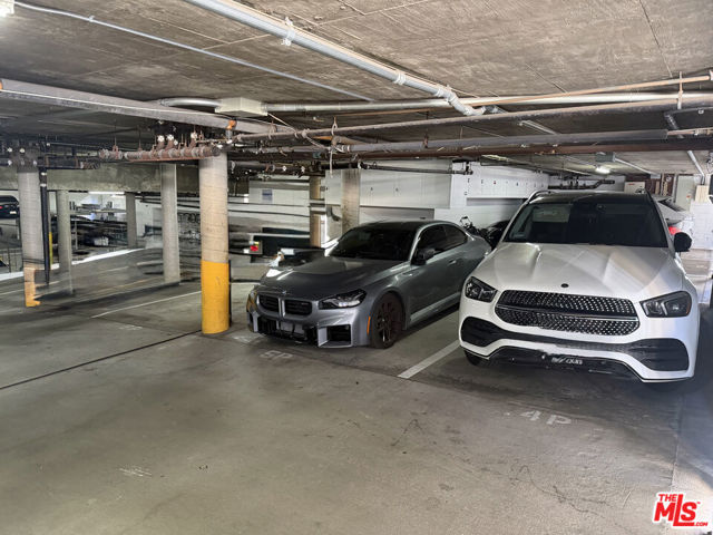 843 4th Street, Santa Monica CA: https://media.crmls.org/mediaz/feb6c9a7-fa10-49db-a0e3-863be2caf2fc.jpg