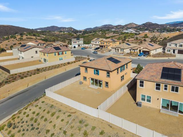951 Visalia Pl, San Marcos CA: https://media.crmls.org/mediaz/feb706a3-d742-403a-b45b-e9804921baf5.jpg