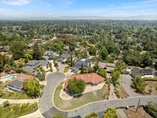 1091 Valley View Court, Los Altos CA: https://media.crmls.org/mediaz/feb77f83-b404-4154-abdb-a15cff68a1e0.jpg
