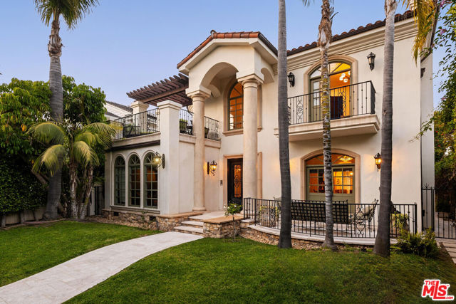 327 22nd Street, Santa Monica CA: https://media.crmls.org/mediaz/feb780b7-1189-4aaa-a3b3-9172f68c63cc.jpg