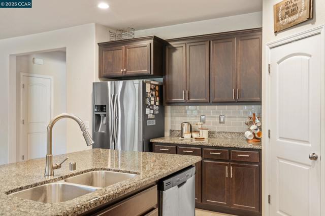 7100 Metcalf Way, Hughson CA: https://media.crmls.org/mediaz/feb80e56-c8e8-40c2-80a2-e64e0e5ec703.jpg