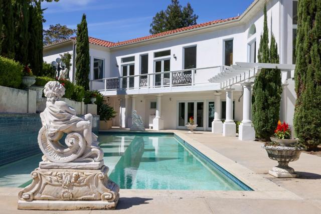 150 New Place Road, Hillsborough CA: https://media.crmls.org/mediaz/feb88edd-4c08-446a-b619-ef3b917fce83.jpg