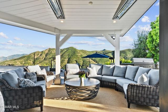 31460 Glenbridge Road, Westlake Village CA: https://media.crmls.org/mediaz/feb92167-c7c0-4df2-8034-2a9796a86b27.jpg