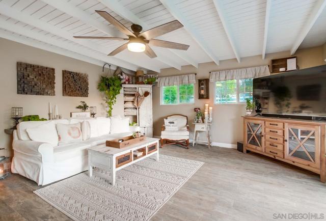 17048 Handlebar Rd, Ramona CA: https://media.crmls.org/mediaz/feb979bb-2a88-40ae-8789-4757c031967c.jpg