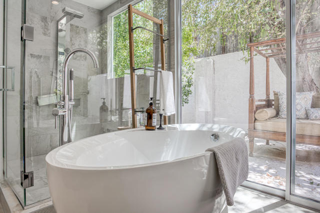 257 W El Camino Way, Palm Springs CA: https://media.crmls.org/mediaz/feb9afdb-4d75-4331-a01e-526f4f806ab4.jpg