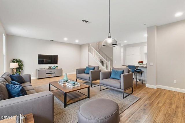 5611 Dorsey Street, Ventura CA: https://media.crmls.org/mediaz/feb9ce47-1111-454e-9b14-d8e1310634fd.jpg