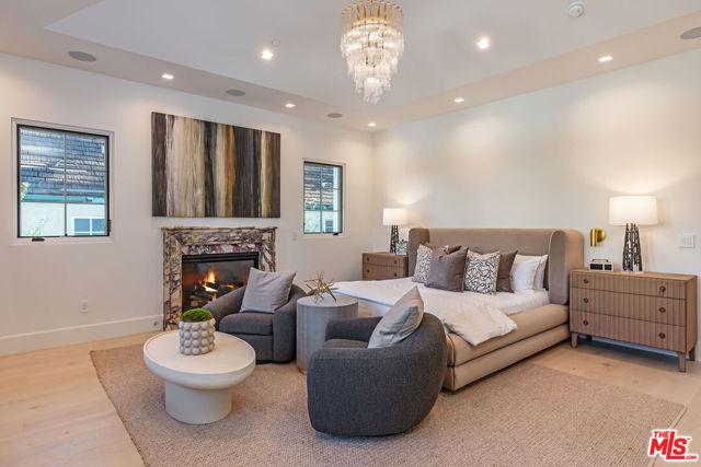 409 21st Street, Santa Monica CA: https://media.crmls.org/mediaz/feba1501-a428-4f88-92a3-ae8b26d6150e.jpg