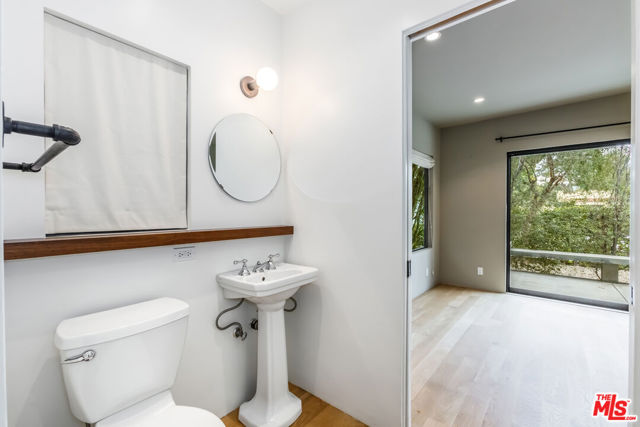 4229 Elmer Avenue, North Hollywood CA: https://media.crmls.org/mediaz/feba2e91-02bf-4033-87f0-a51739a757eb.jpg
