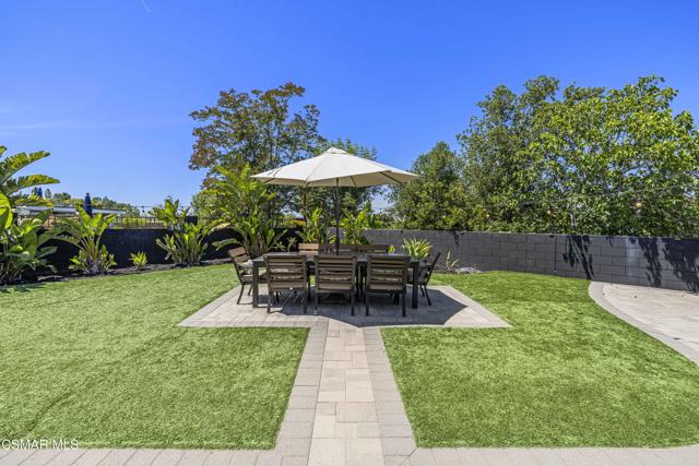 915 W Marcello Avenue, Thousand Oaks CA: https://media.crmls.org/mediaz/feba4c03-087d-4ac8-9f8d-6358458065ad.jpg