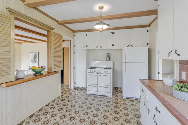 1700 Parkhills Avenue, Los Altos CA: https://media.crmls.org/mediaz/feba6b10-9077-4b44-ae19-a9171505cade.jpg