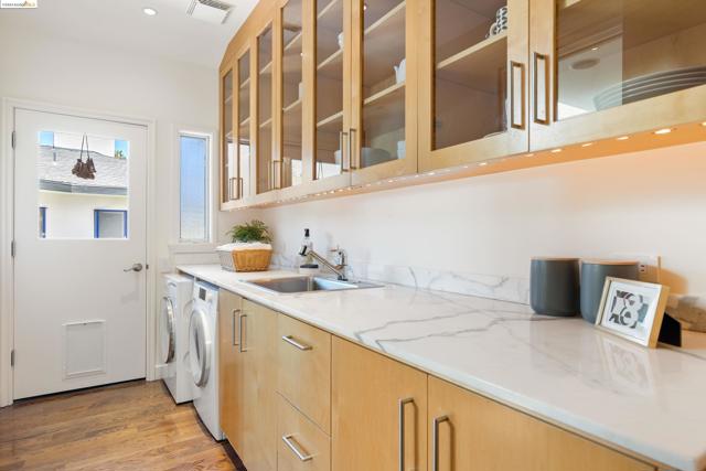 Image 33 of 49 For 251 Pershing Dr