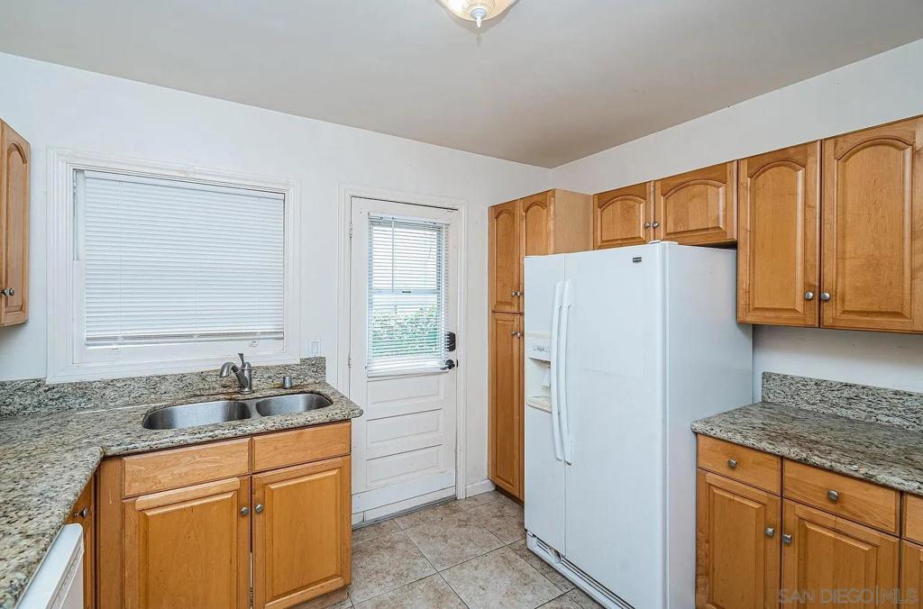 7345 Fay Ave - photo 5