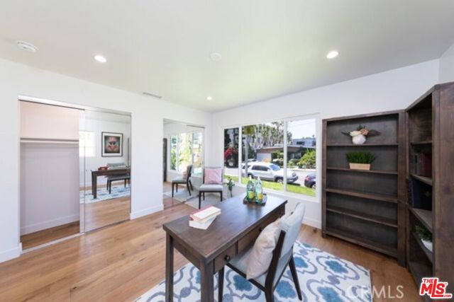 885 Kincaid Avenue, Inglewood CA: https://media.crmls.org/mediaz/febc17ce-25f5-4d4a-81d7-57fd51b5c999.jpg