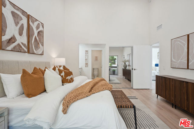 17109 Palisades Circle, Pacific Palisades CA: https://media.crmls.org/mediaz/febc2a74-a835-42f0-9fcf-ad49dead9eb9.jpg