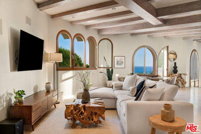 32804 Pacific Coast Highway, Malibu CA: https://media.crmls.org/mediaz/febc4b58-0a01-4baa-b476-2069a11f7571.jpg