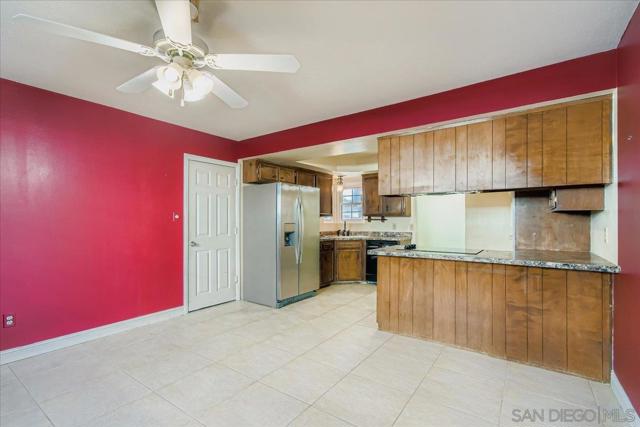 3245 Valley Street, Carlsbad CA: https://media.crmls.org/mediaz/febc5ced-c6db-4ceb-9fb0-3344bb79a59e.jpg