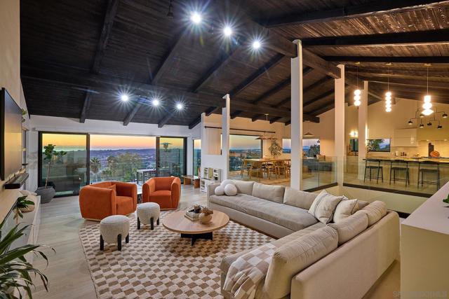 7117 Obelisco Cir, Carlsbad CA: https://media.crmls.org/mediaz/febce4a2-78a8-44d2-bbbf-1c3a1bc8f8d6.jpg