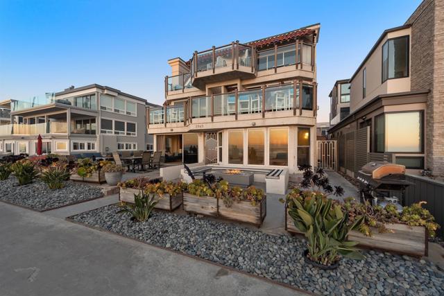 2965 Ocean Front Walk, San Diego CA: https://media.crmls.org/mediaz/febd0b85-5610-409c-b48b-755ca416cb25.jpg