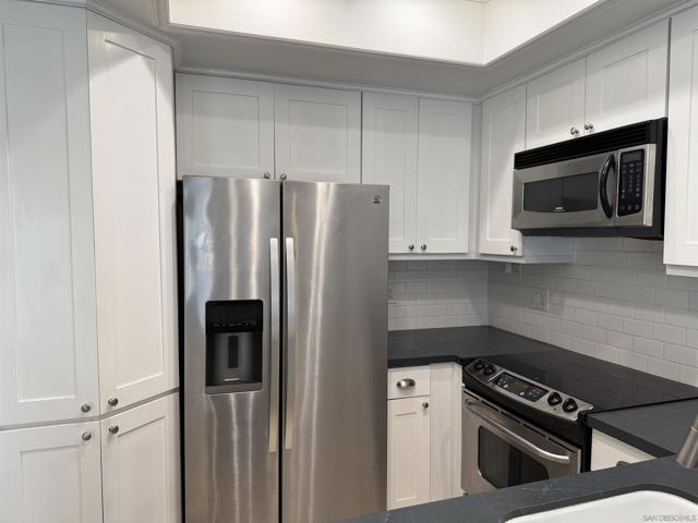 620 State St, San Diego CA: https://media.crmls.org/mediaz/febebb17-17b7-4b25-ae8c-437c99362933.jpg