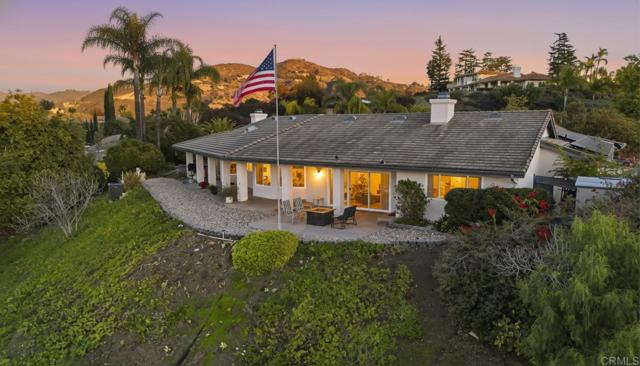 1524 Zutano Lane, Fallbrook CA: https://media.crmls.org/mediaz/febec4d9-cba0-46f2-8bd3-ebb98a6a9503.jpg