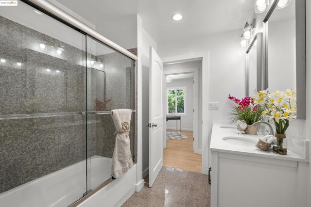 6537 Aitken Dr, Oakland CA: https://media.crmls.org/mediaz/febf2950-135f-4674-8ac3-883ac1c05803.jpg