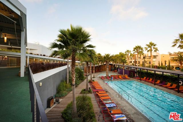 12714 W Sea Spray Place, Playa Vista CA: https://media.crmls.org/mediaz/febf3432-0795-4206-b2f1-958abf8b61cd.jpg