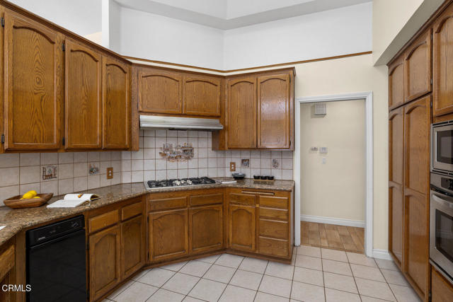 Detail Gallery Image 16 of 39 For 286 Golden Fern Ct, Simi Valley,  CA 93065 - 4 Beds | 2 Baths
