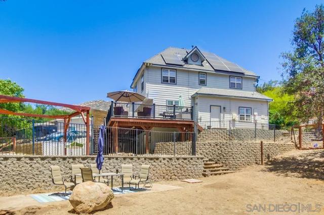 210 Frances Dr, El Cajon CA: https://media.crmls.org/mediaz/fec02e90-9c5e-441e-9465-91c06d16196c.jpg