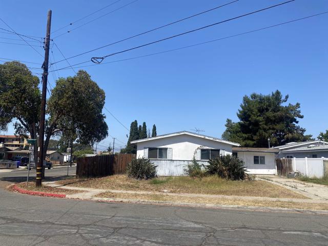 4970 Mable Way, San Diego CA: https://media.crmls.org/mediaz/fec0371a-ef71-4d0f-8405-30a098fce1c7.jpg