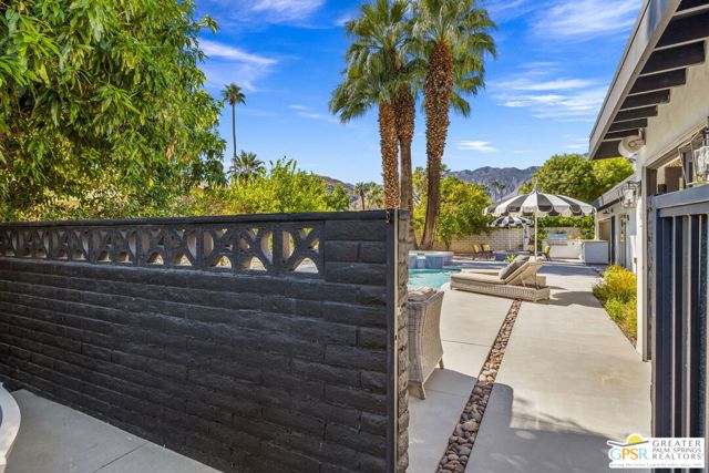 5155 E Bobolink Lane, Palm Springs CA: https://media.crmls.org/mediaz/fec099b2-b3fa-439e-b7e4-7db4e757a5b1.jpg