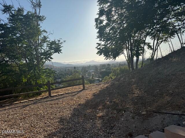2485 Hillcrest Drive, Thousand Oaks CA: https://media.crmls.org/mediaz/fec0cb46-23f8-4ecf-a85d-cf5abdc8e4e0.jpg