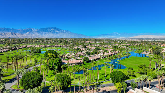 76745 Chrysanthemum Way, Palm Desert CA: https://media.crmls.org/mediaz/fec0e279-45aa-4d05-b35a-24b04df7a2eb.jpg