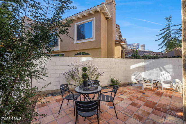 4153 Brookcrest Court, Moorpark CA: https://media.crmls.org/mediaz/fec113e4-45c4-4850-8bf1-92ba74ece001.jpg