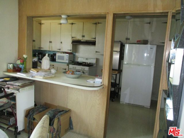 10421 S 1st Avenue, Inglewood CA: https://media.crmls.org/mediaz/fec14d8a-273b-4356-be34-337b35e61dec.jpg