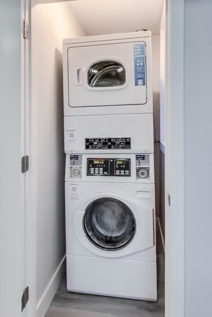 811 Oak Street, San Francisco CA: https://media.crmls.org/mediaz/fec16511-11ba-4255-b32b-3e3e9f291f1b.jpg