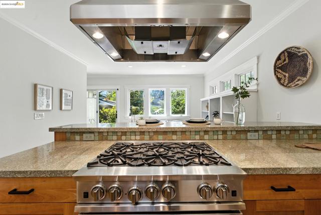 1020 Channing Ave, Palo Alto CA: https://media.crmls.org/mediaz/fec1ba1d-002d-4218-acb6-97e527e273c9.jpg
