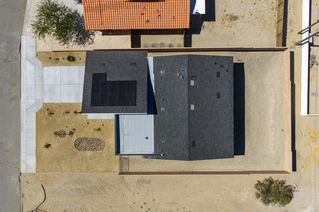 https://media.crmls.org/mediaz/fec1e481-f52d-4271-87b6-b62631fff3f0.jpg?preset=X-Large