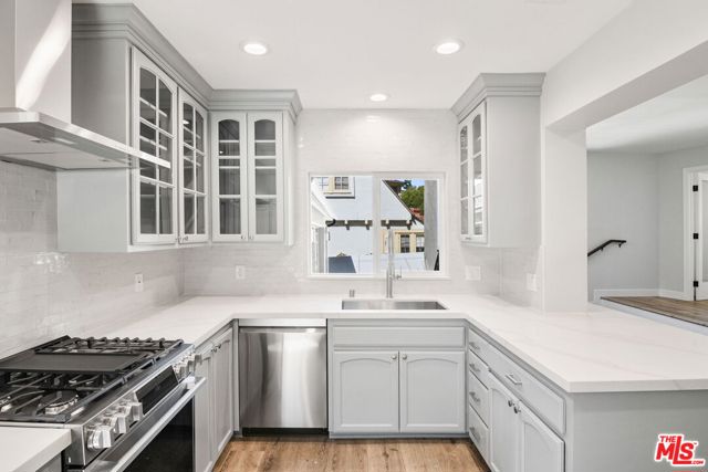 2383 Panorama Terrace, Los Angeles CA: https://media.crmls.org/mediaz/fec25906-33f2-47b8-948a-3d9ea582d496.jpg