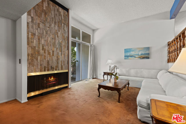 4731 La Villa Marina, Marina del Rey CA: https://media.crmls.org/mediaz/fec279df-a80f-4349-8ee1-5ad55e4dae99.jpg