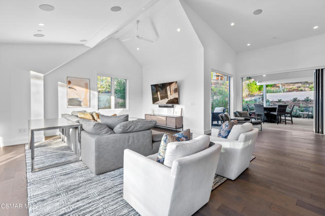 2443 Stafford Road, Westlake Village CA: https://media.crmls.org/mediaz/fec2ba89-7216-4354-8f0f-ea4b1ae800b4.jpg