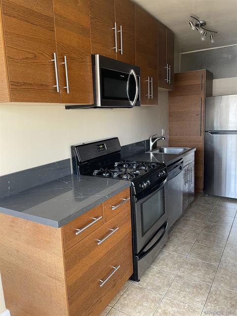 2089 Chatsworth Blvd, San Diego CA: https://media.crmls.org/mediaz/fec2d6a8-3422-426d-9eef-6c57cc6666e6.jpg