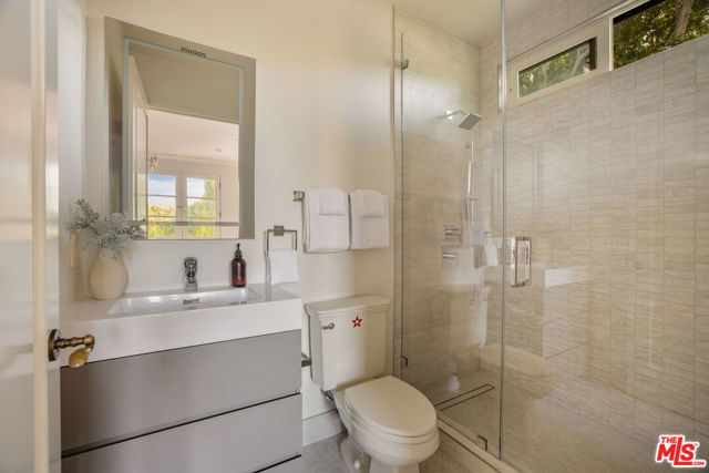 706 N Crescent Drive, Beverly Hills CA: https://media.crmls.org/mediaz/fec34e27-3b44-4b1d-b250-ccc592151947.jpg