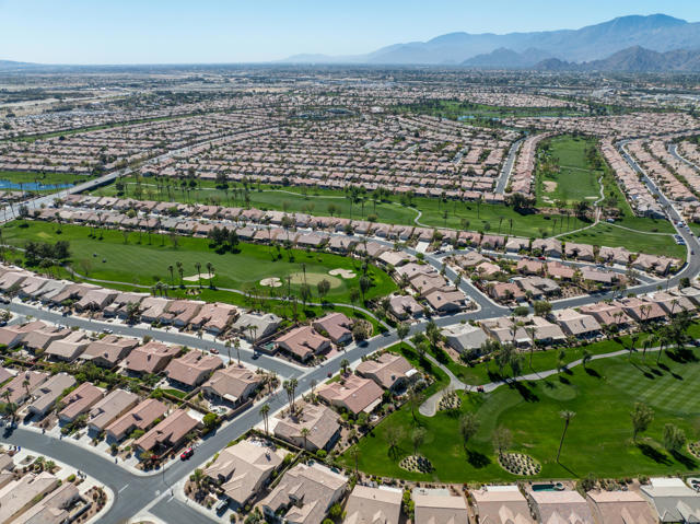 78210 Gray Hawk Drive, Palm Desert CA: https://media.crmls.org/mediaz/fec3c85a-c41b-4385-b9ce-831b534483e9.jpg