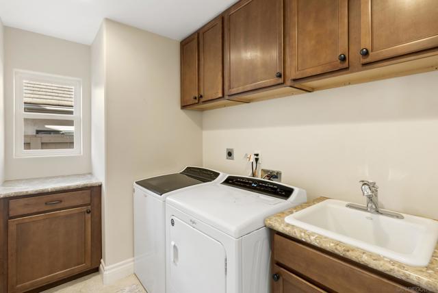 Image 52 of 61 For 18658 Locksley St