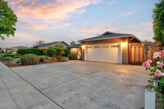 843 S Genevieve Lane, San Jose CA: https://media.crmls.org/mediaz/fec44d9a-19a0-4b11-b8f4-66f31f2f805c.jpg