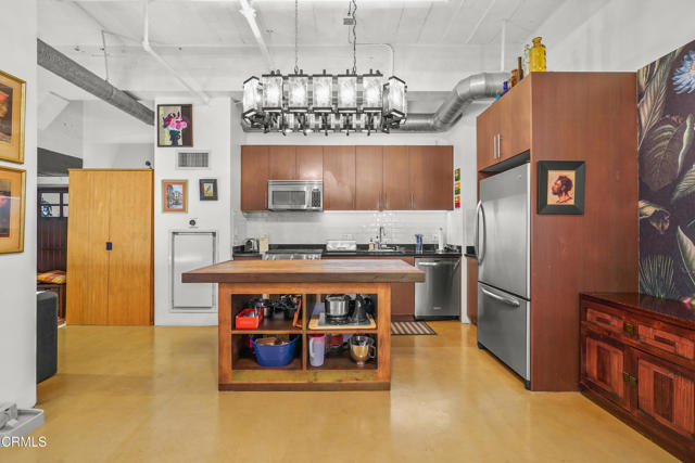 849 S Broadway, Los Angeles CA: https://media.crmls.org/mediaz/fec459f2-810b-4374-bf92-3a23ca48dfdb.jpg